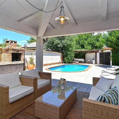 Holiday home Mit Privatpool Fuer 8 Personen Ca 135 Qm In Pula, Istrien Istrische Riviera