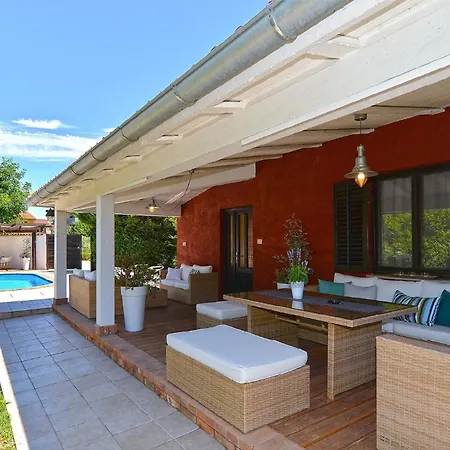 Mit Privatpool Fuer 8 Personen Ca 135 Qm In Pula, Istrien Istrische Riviera Holiday home