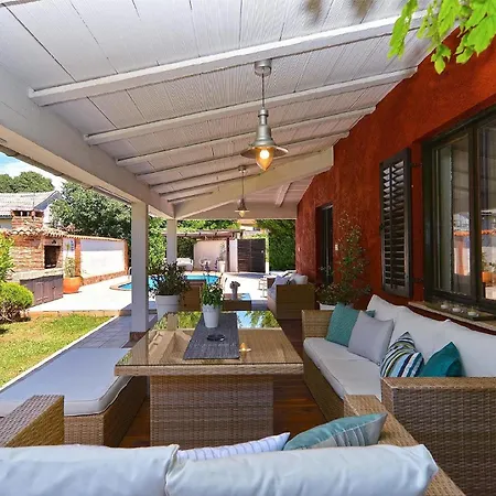 Mit Privatpool Fuer 8 Personen Ca 135 Qm In Pula, Istrien Istrische Riviera *