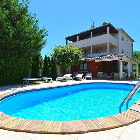 Mit Privatpool Fuer 8 Personen Ca 135 Qm In Pula, Istrien Istrische Riviera Holiday home