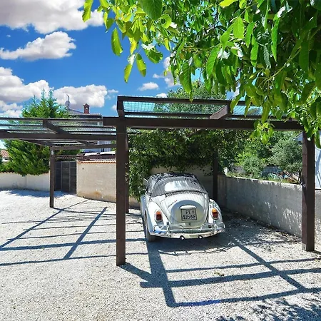 Mit Privatpool Fuer 8 Personen Ca 135 Qm In Pula, Istrien Istrische Riviera Holiday home Pula