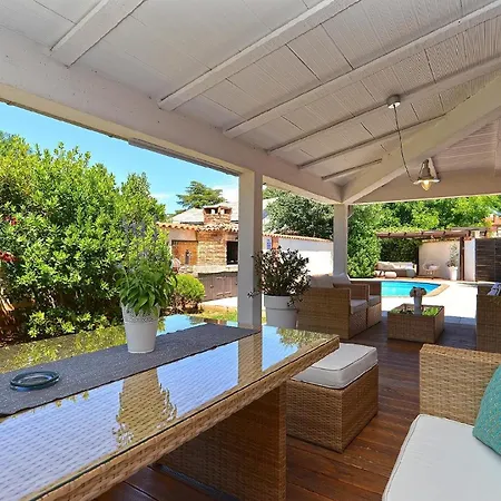 Mit Privatpool Fuer 8 Personen Ca 135 Qm In Pula, Istrien Istrische Riviera *